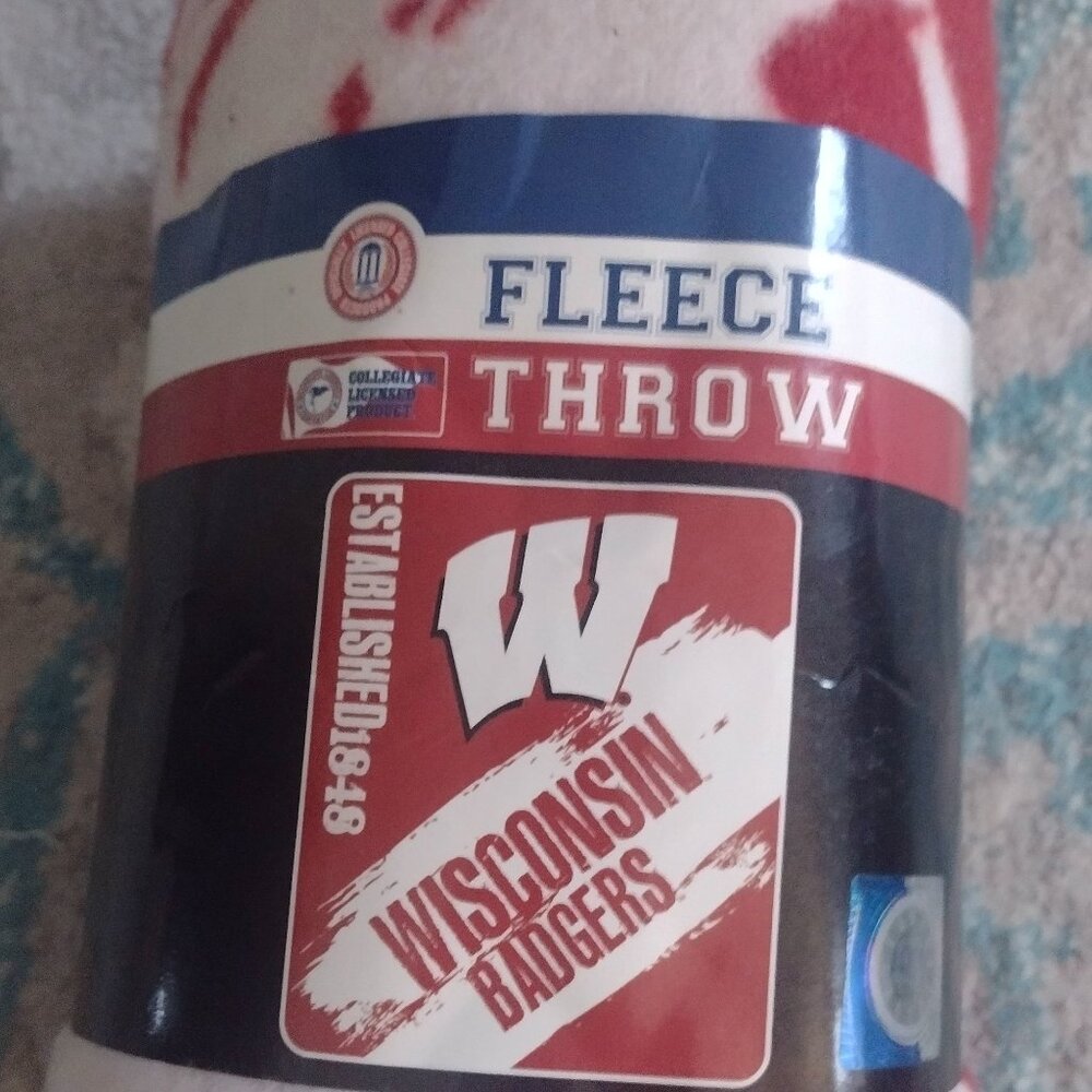 Wisconsin Badgers NCAA fleece throw blanket 50x60 inches new